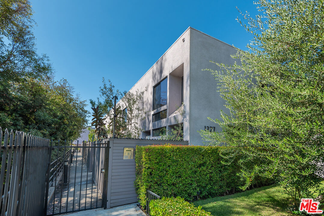 1327 Havenhurst Dr Unit: 8