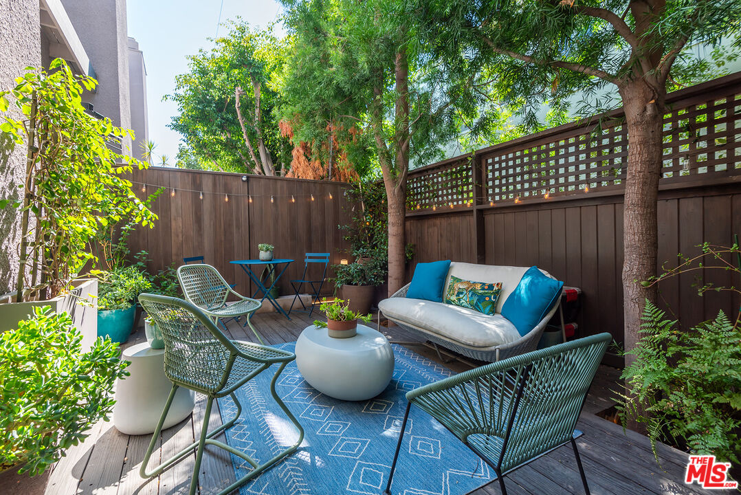 1327 Havenhurst Dr Unit: 8