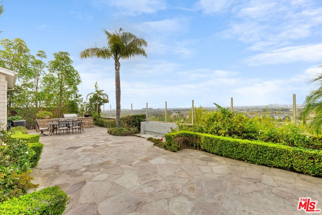 7391 Coastal View Dr