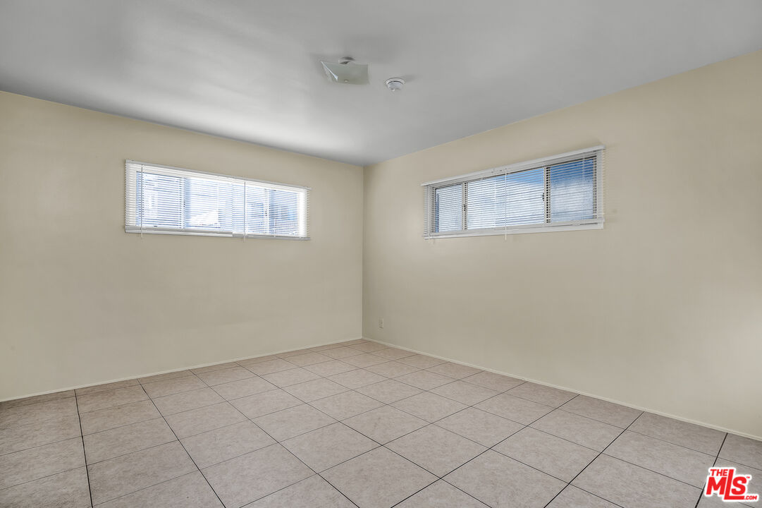635 N Ardmore Ave Unit: 5