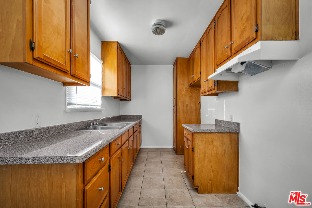 635 N Ardmore Ave Unit: 5