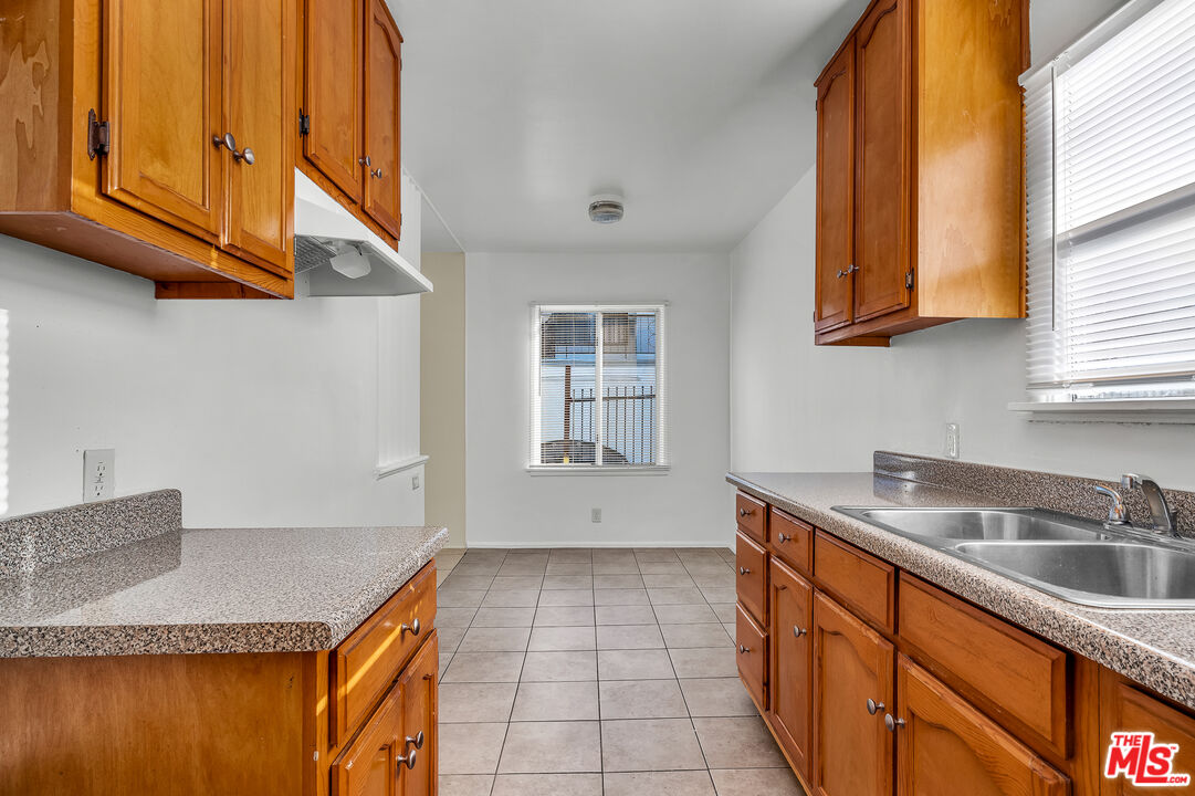635 N Ardmore Ave Unit: 5
