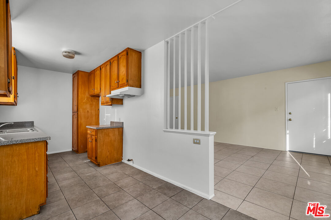 635 N Ardmore Ave Unit: 5