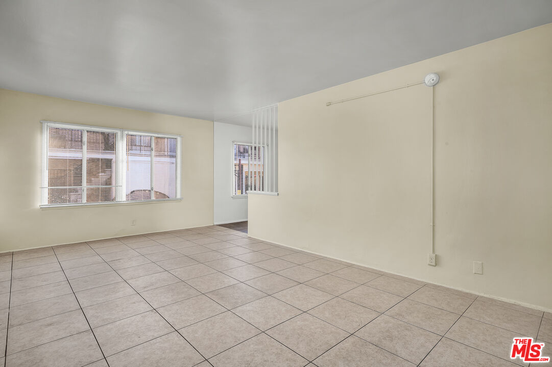 635 N Ardmore Ave Unit: 5