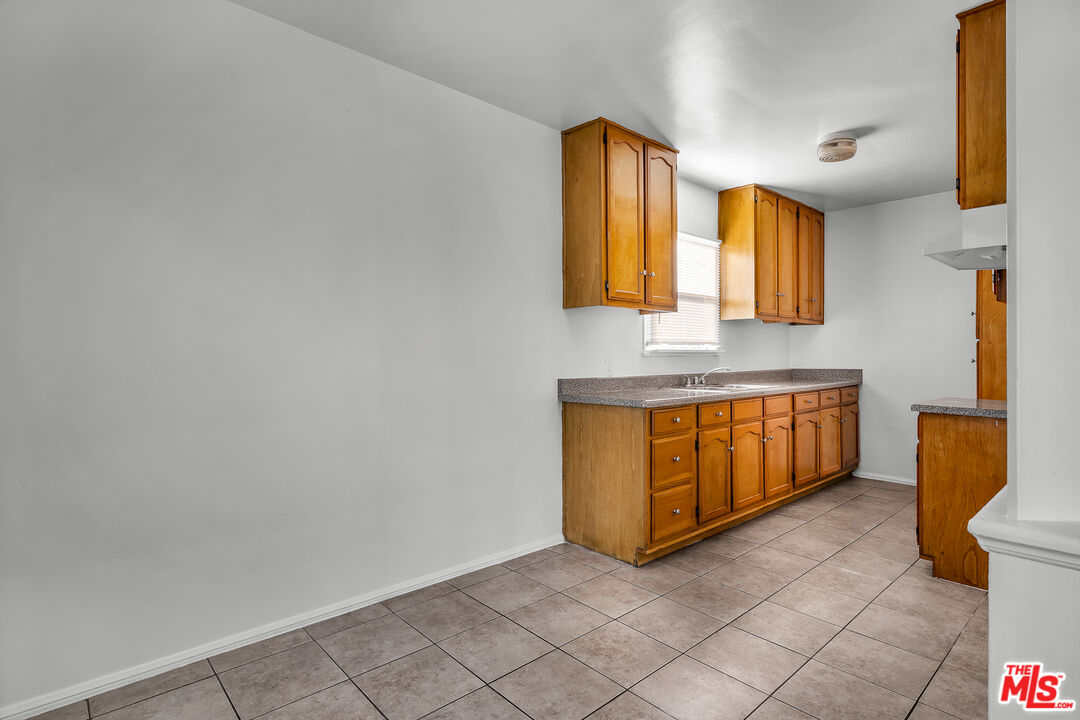 635 N Ardmore Ave Unit: 5