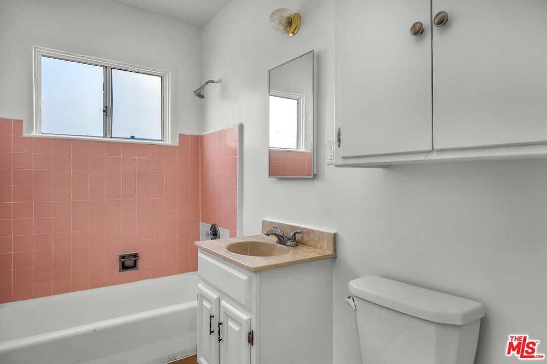 635 N Ardmore Ave Unit: 5