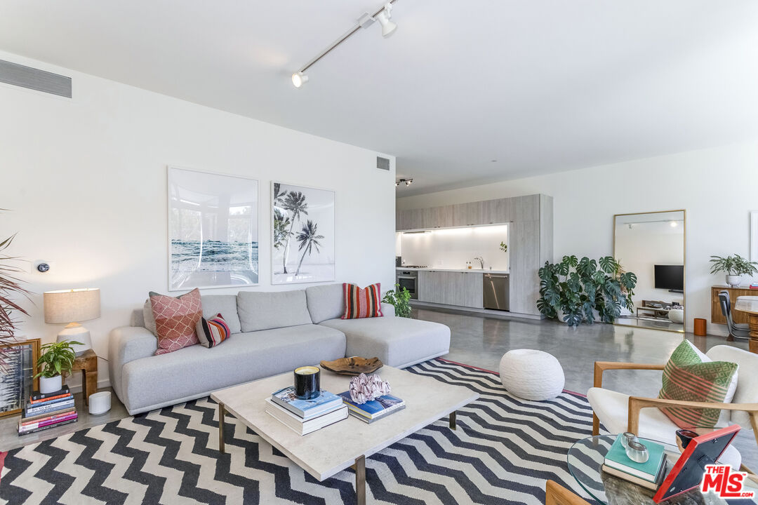 901 Hancock Ave Unit: 206