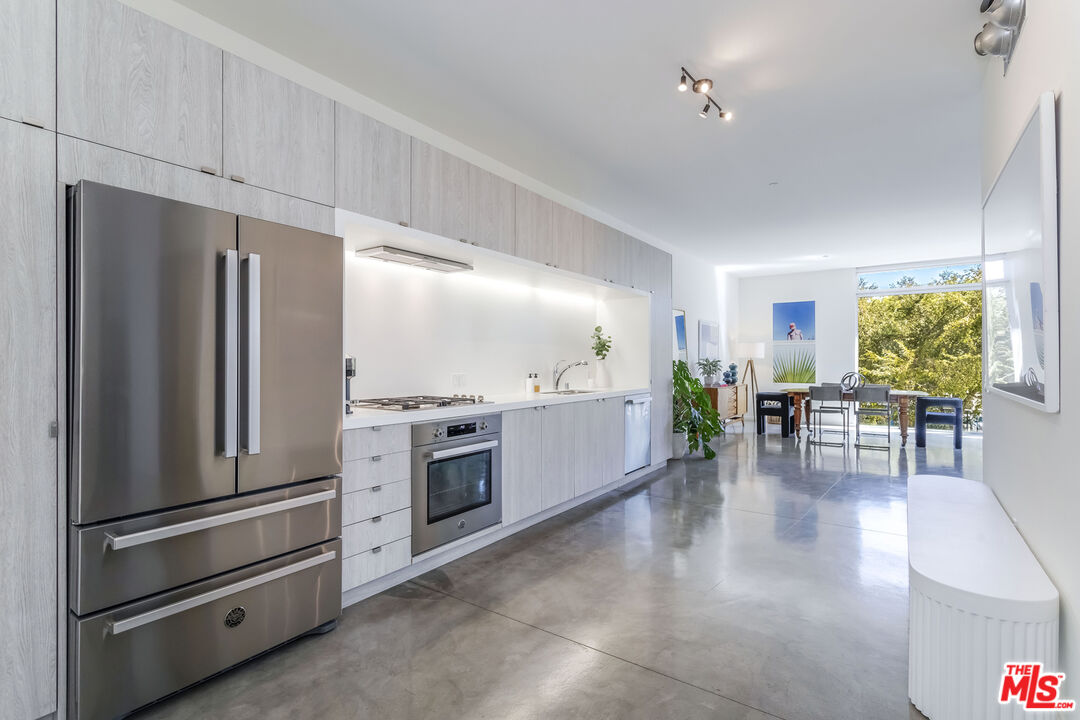 901 Hancock Ave Unit: 206