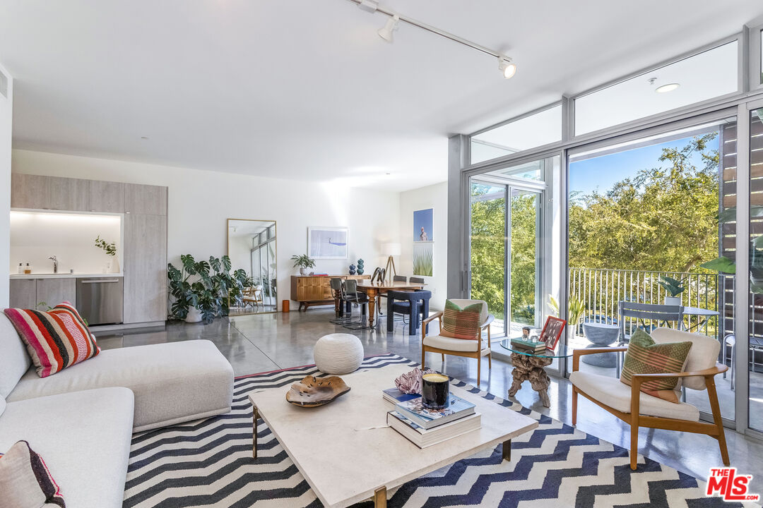 901 Hancock Ave Unit: 206