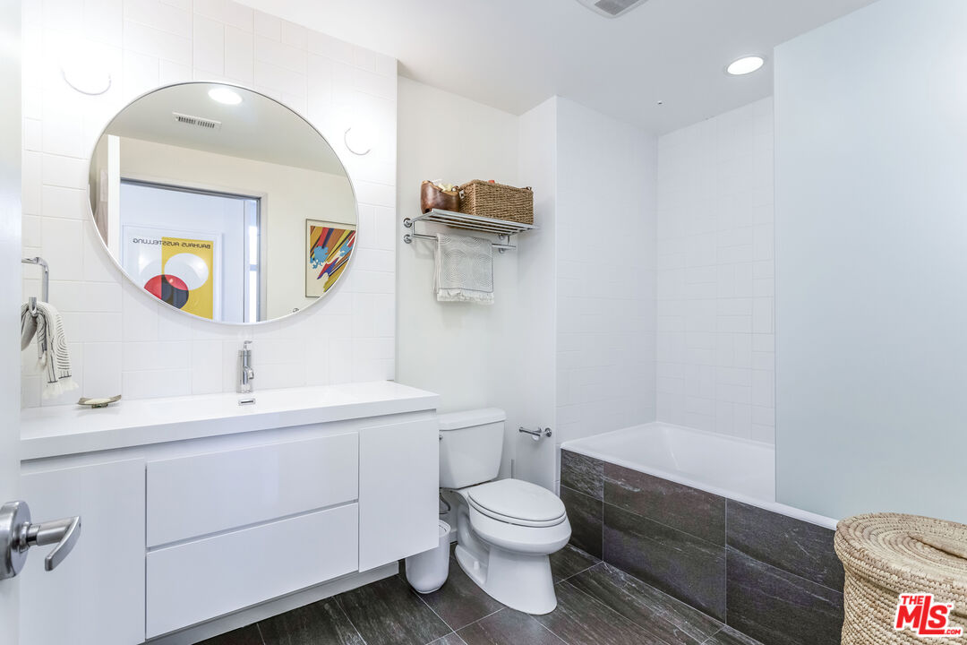 901 Hancock Ave Unit: 206