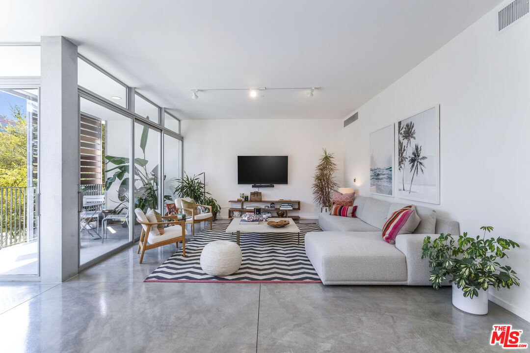 901 Hancock Ave Unit: 206