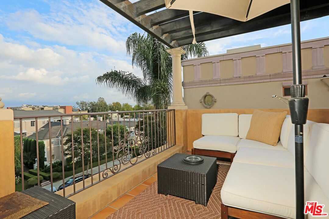 133 S Spalding Dr Unit: 401
