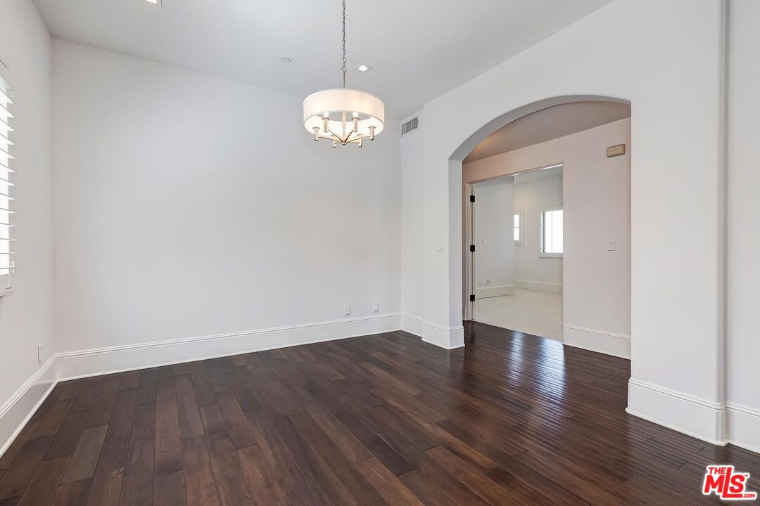133 S Spalding Dr Unit: 401
