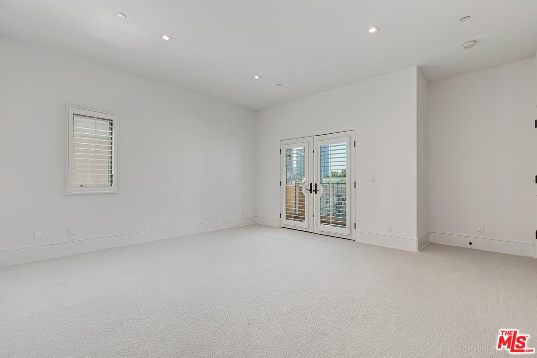 133 S Spalding Dr Unit: 401