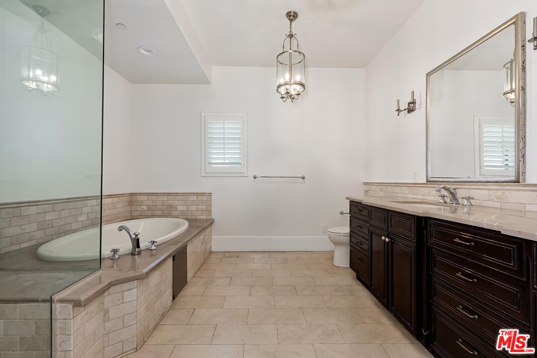 133 S Spalding Dr Unit: 401