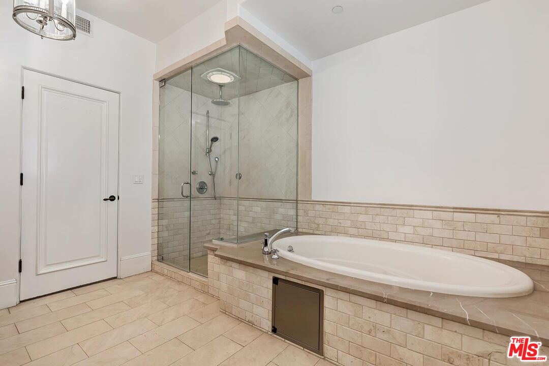 133 S Spalding Dr Unit: 401