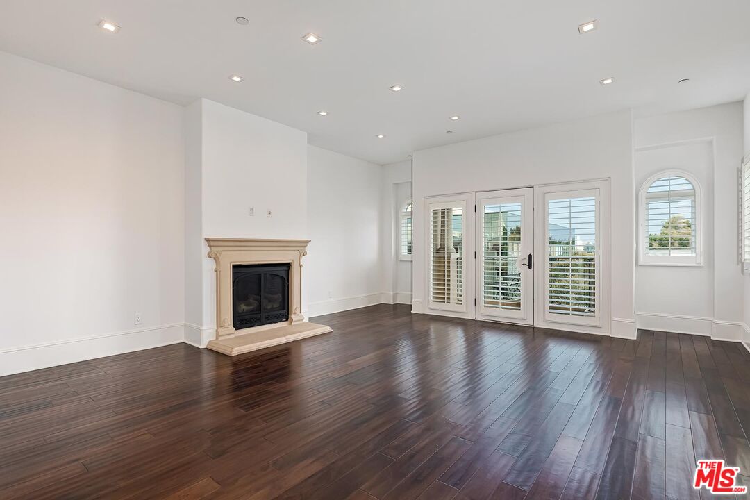 133 S Spalding Dr Unit: 401