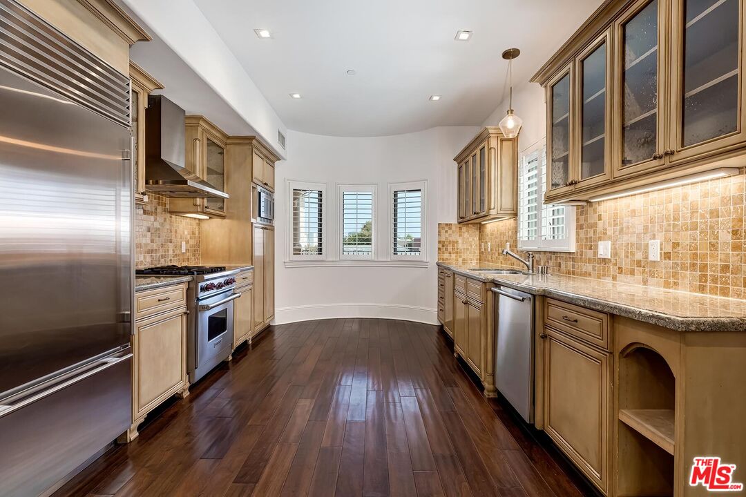 133 S Spalding Dr Unit: 401