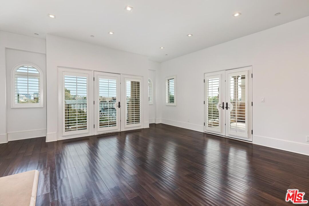 133 S Spalding Dr Unit: 401