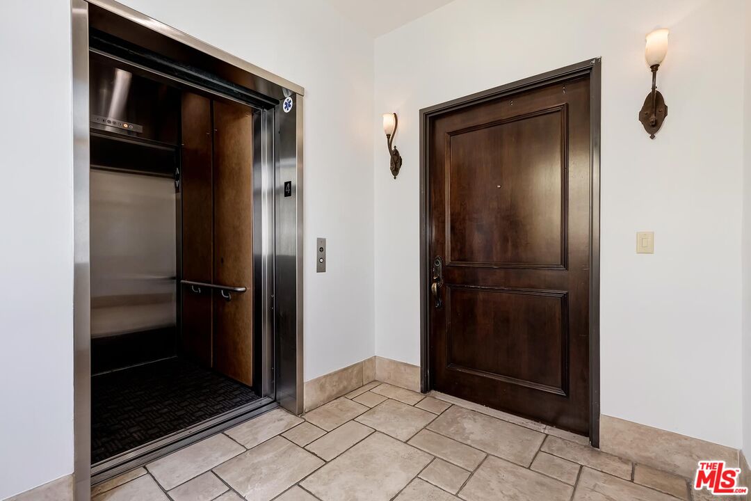 133 S Spalding Dr Unit: 401