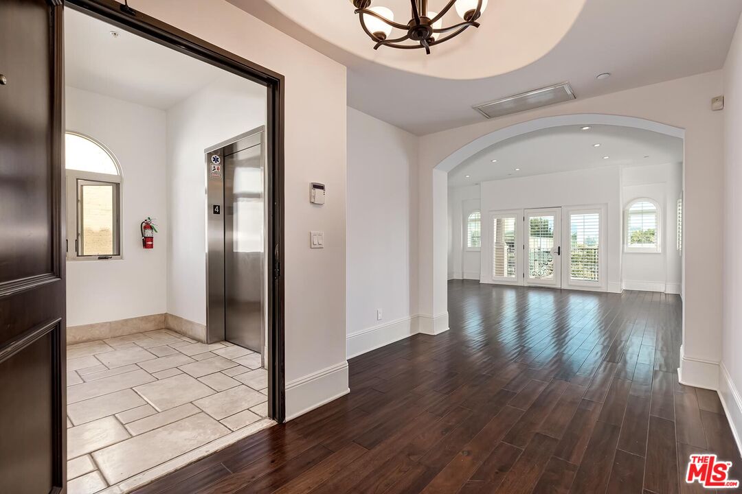 133 S Spalding Dr Unit: 401