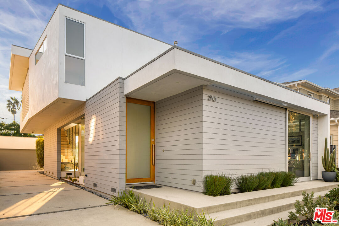 2901 Grayson Ave