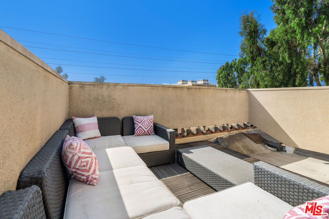 12633 Moorpark St Unit: 307