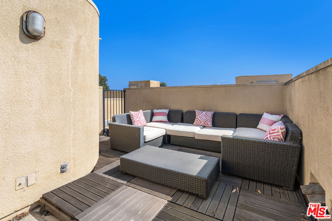 12633 Moorpark St Unit: 307