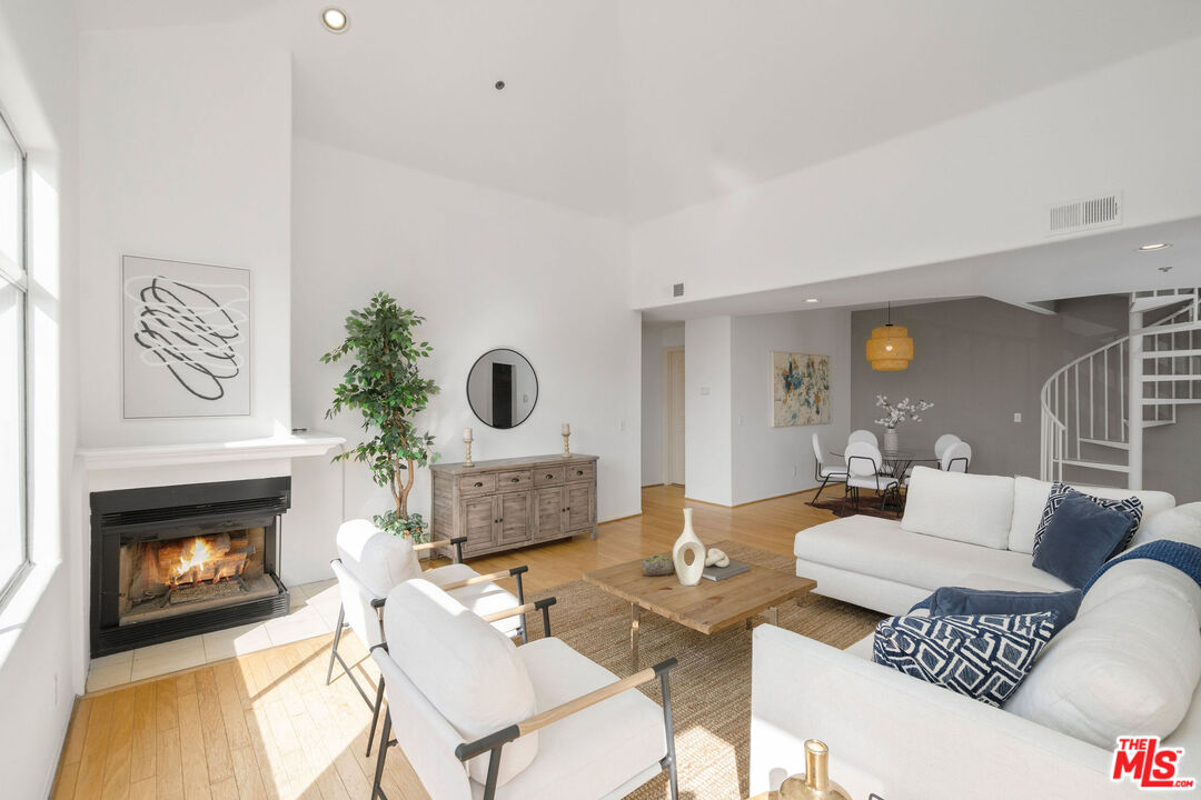 12633 Moorpark St Unit: 307