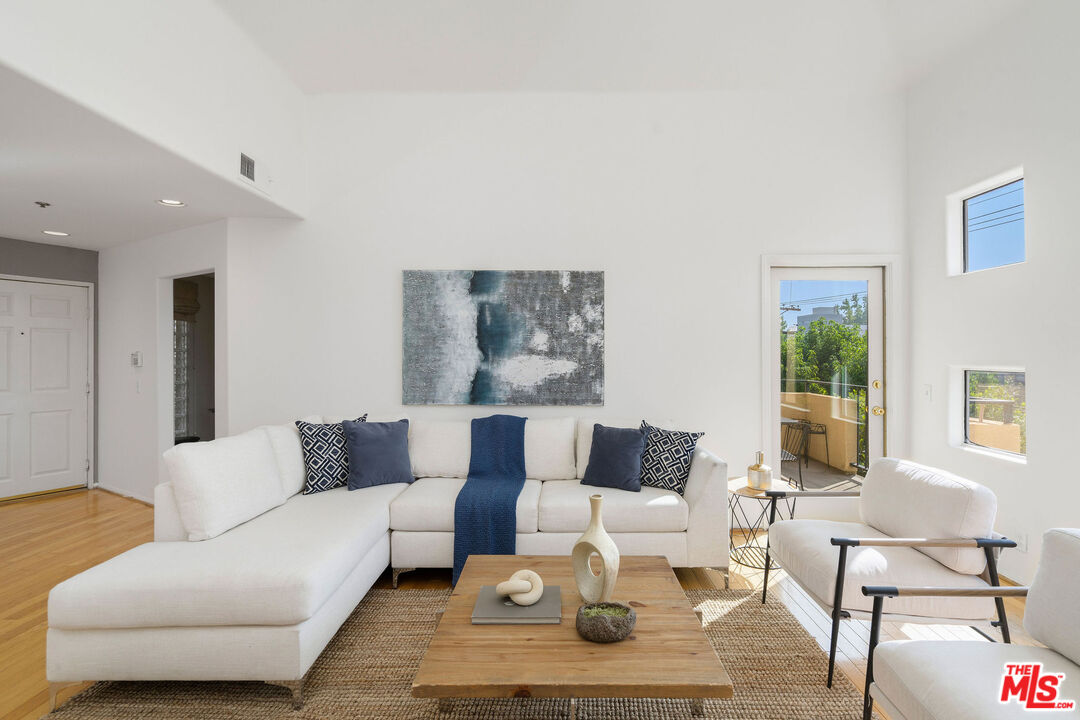 12633 Moorpark St Unit: 307