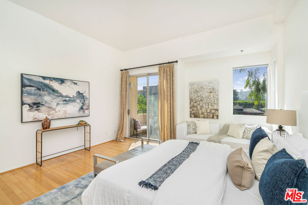 12633 Moorpark St Unit: 307