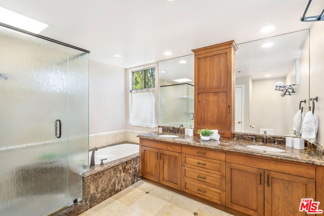 12633 Moorpark St Unit: 307