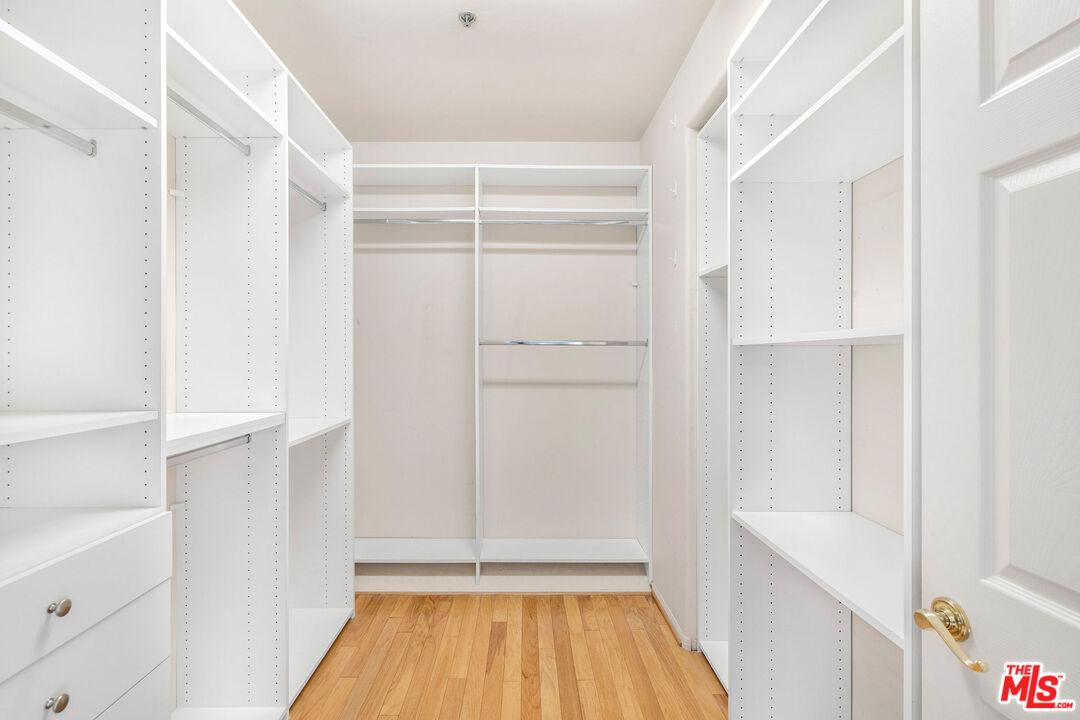 12633 Moorpark St Unit: 307