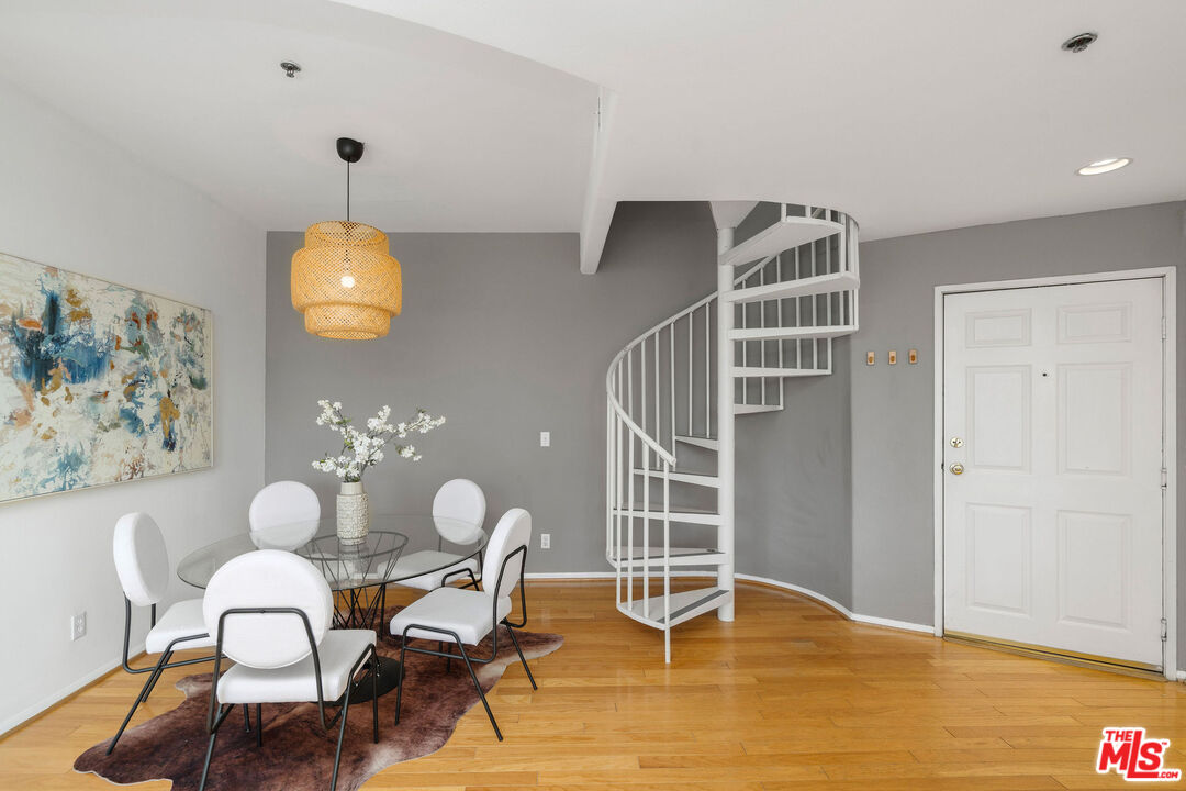 12633 Moorpark St Unit: 307