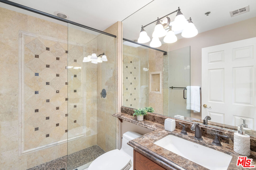 12633 Moorpark St Unit: 307