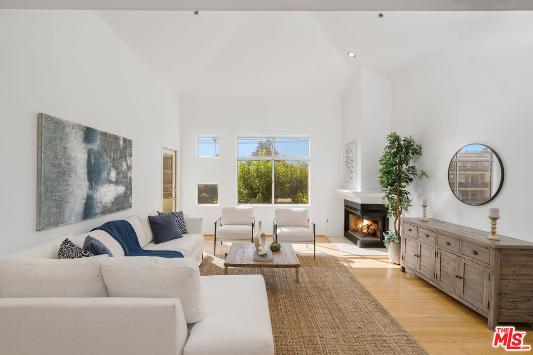 12633 Moorpark St Unit: 307