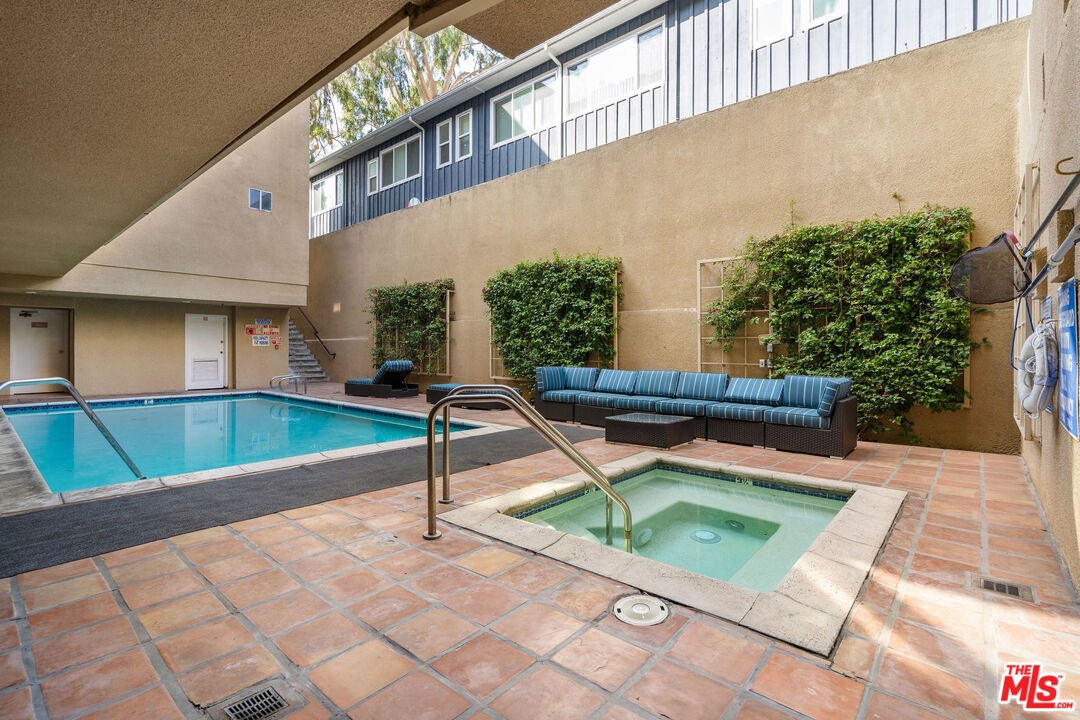 12633 Moorpark St Unit: 307