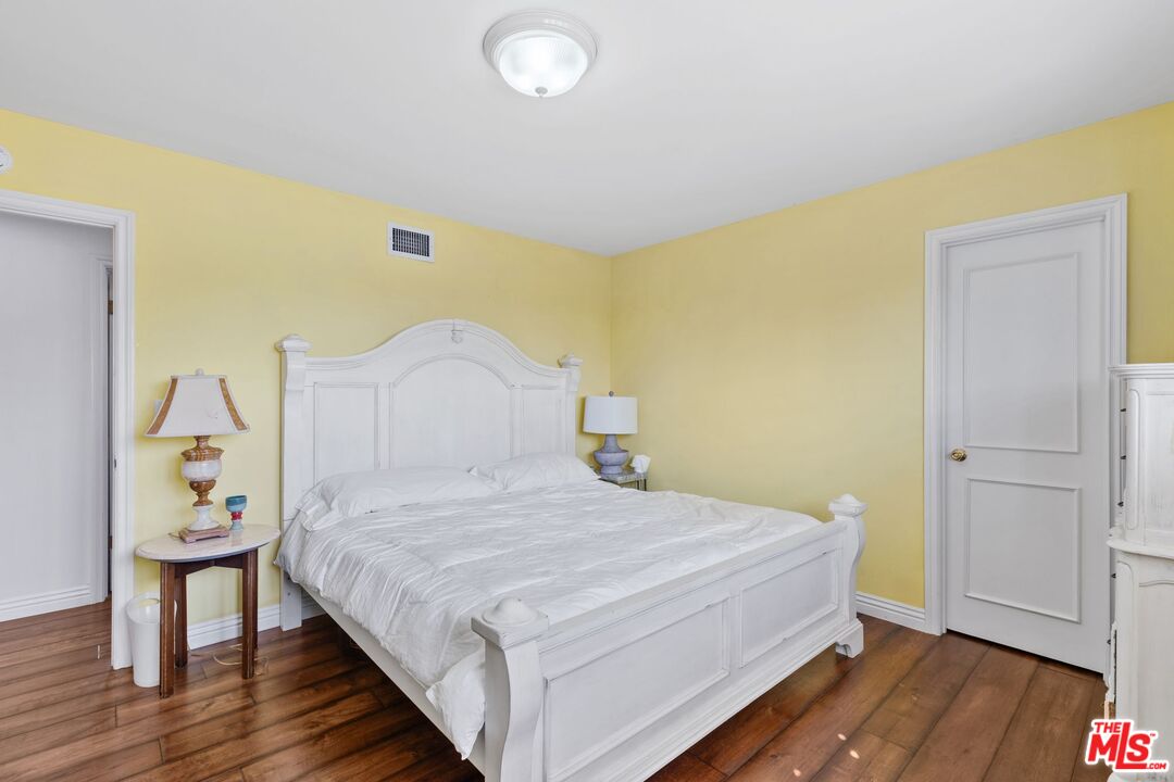 5204 Bedford Ave
