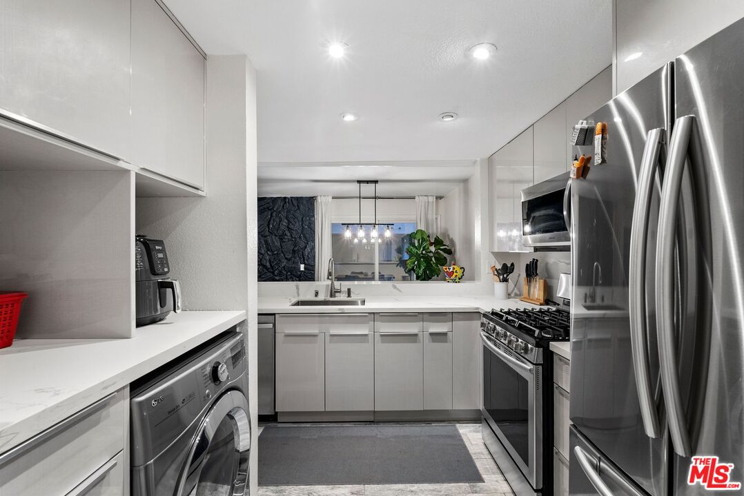 15050 Sherman Way Unit: 140