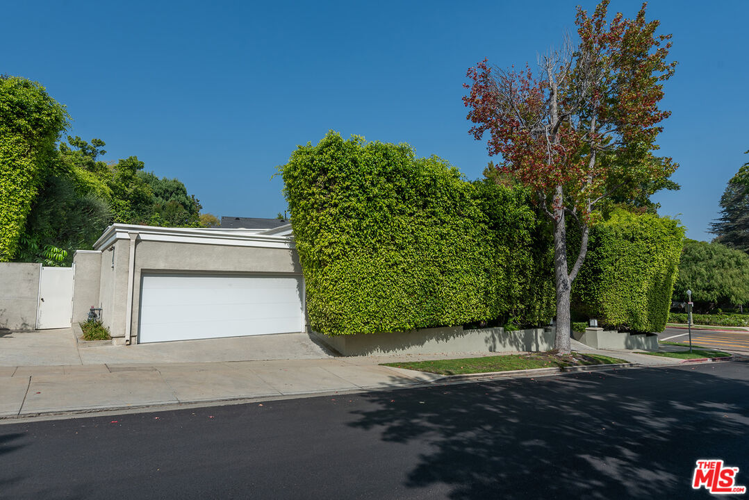 647 Warner Ave