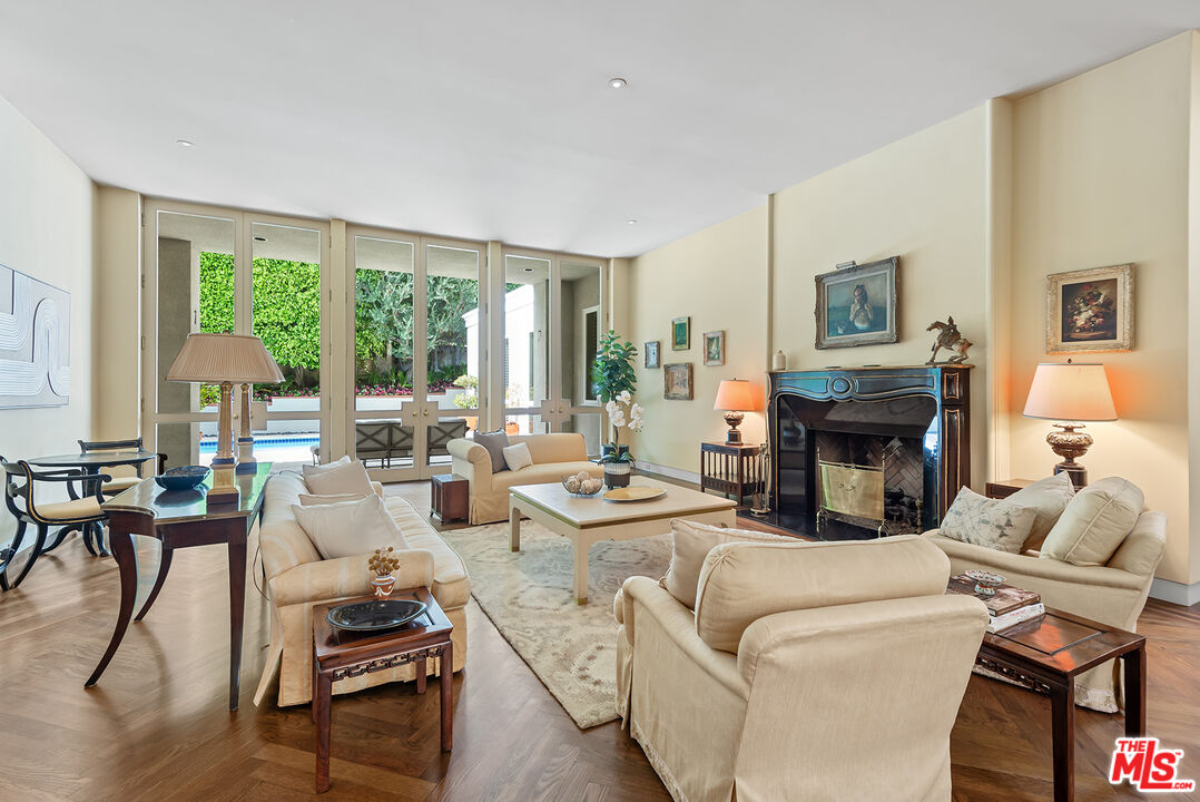 647 Warner Ave