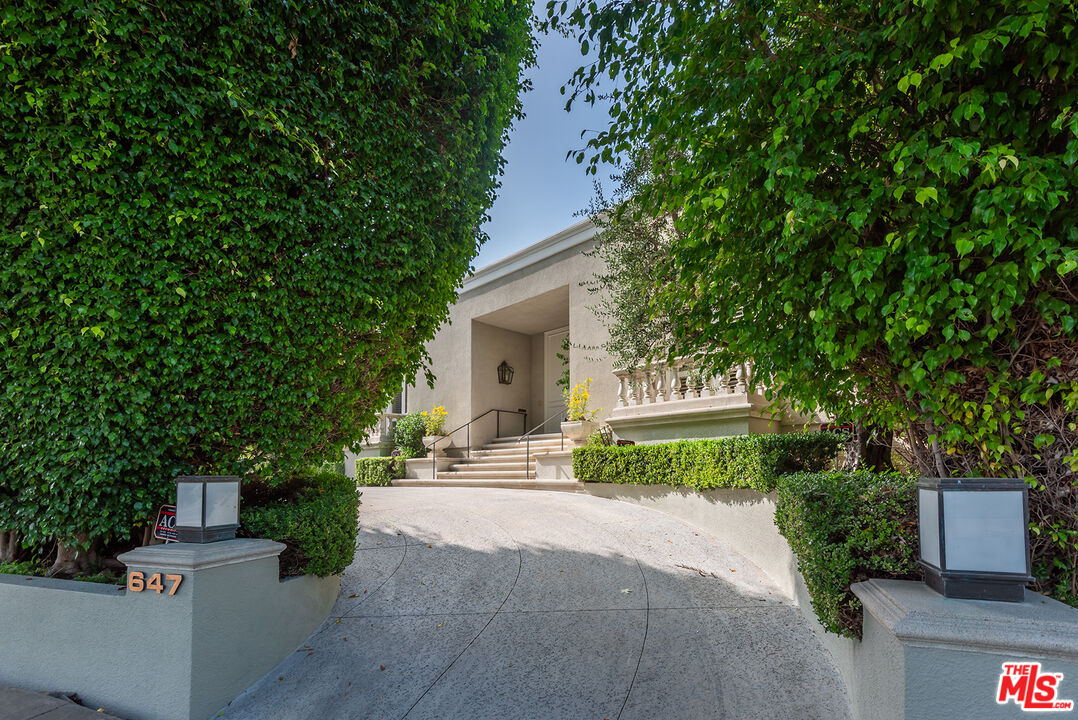 647 Warner Ave