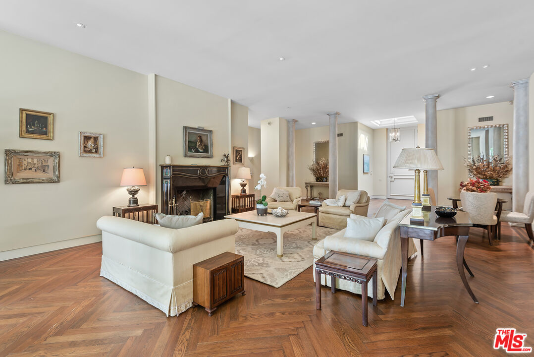 647 Warner Ave