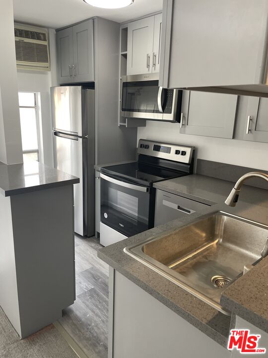 6151 Orange St Unit: 204