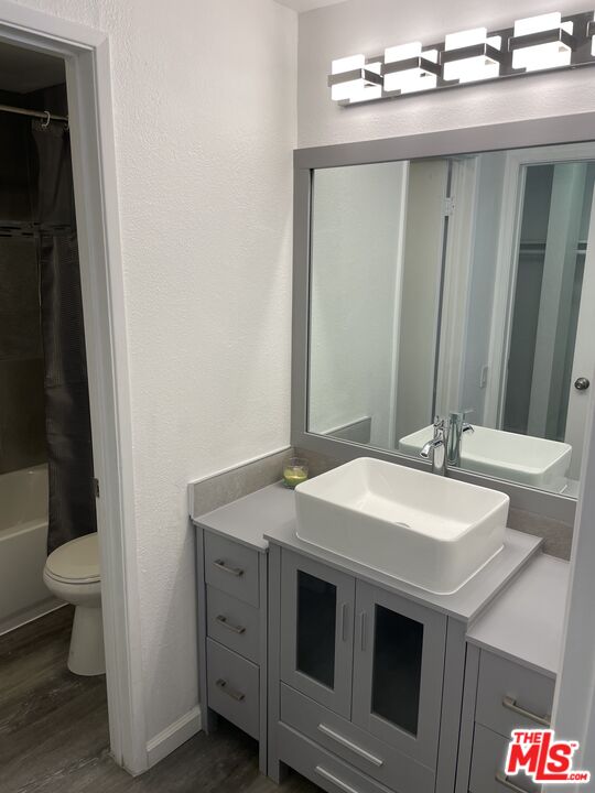 6151 Orange St Unit: 204