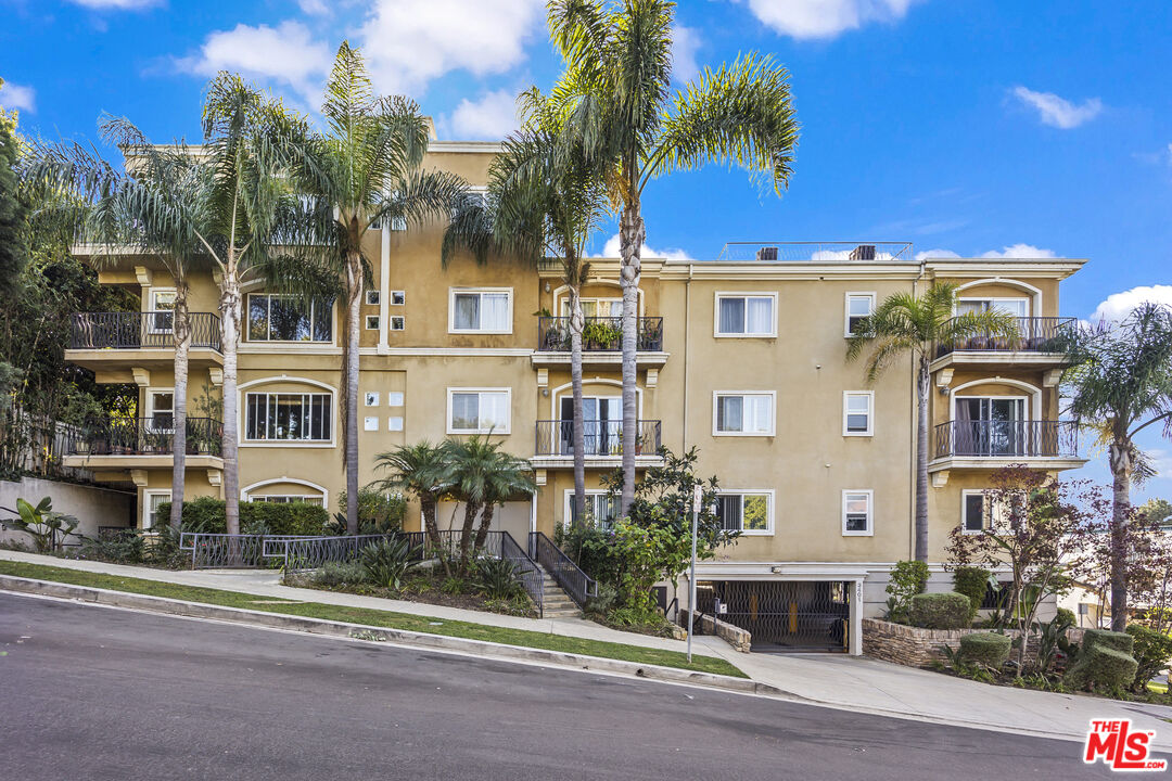 3401 S Bentley Ave Unit: PH401