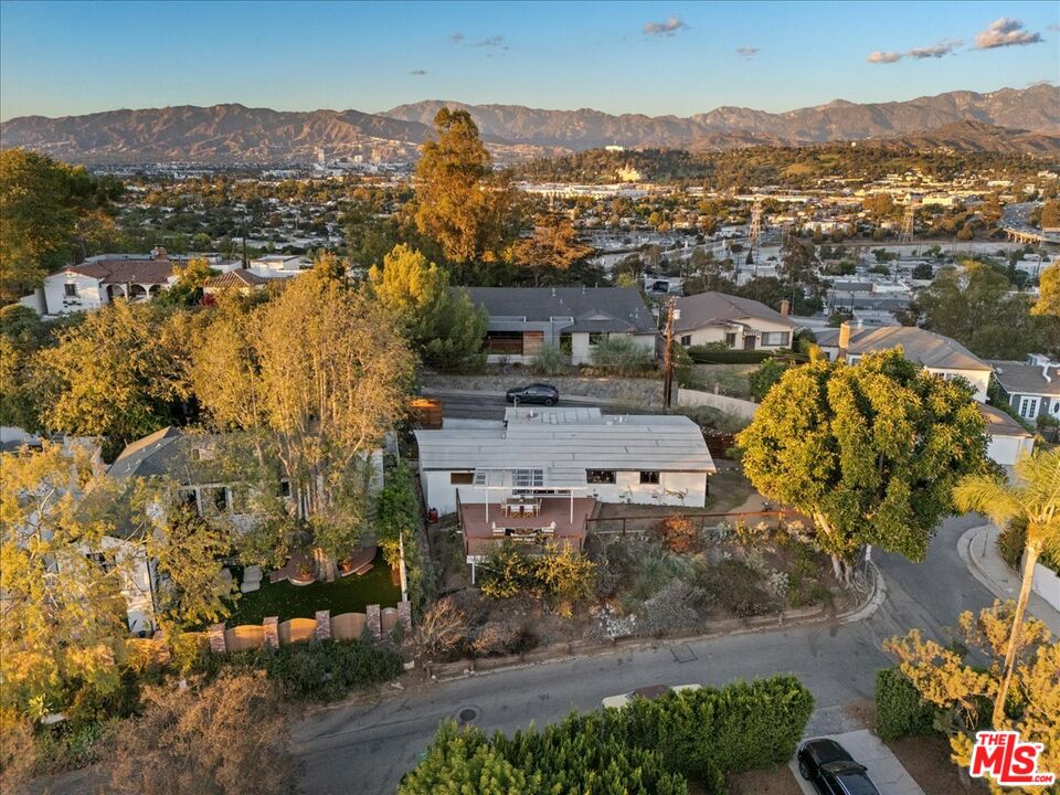 2601 Lake View Ave