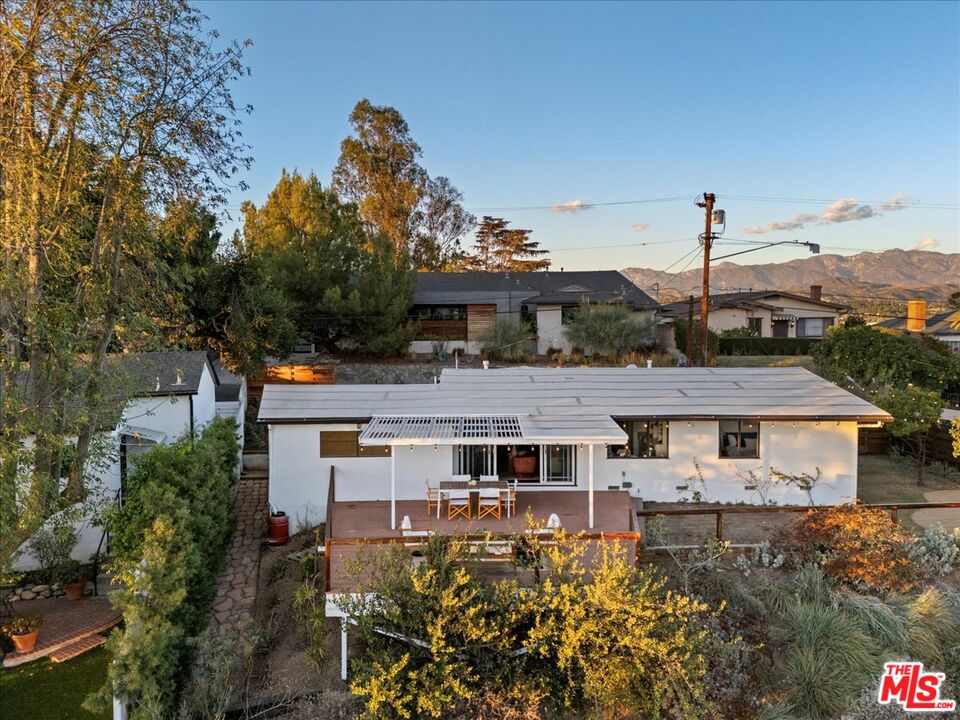 2601 Lake View Ave
