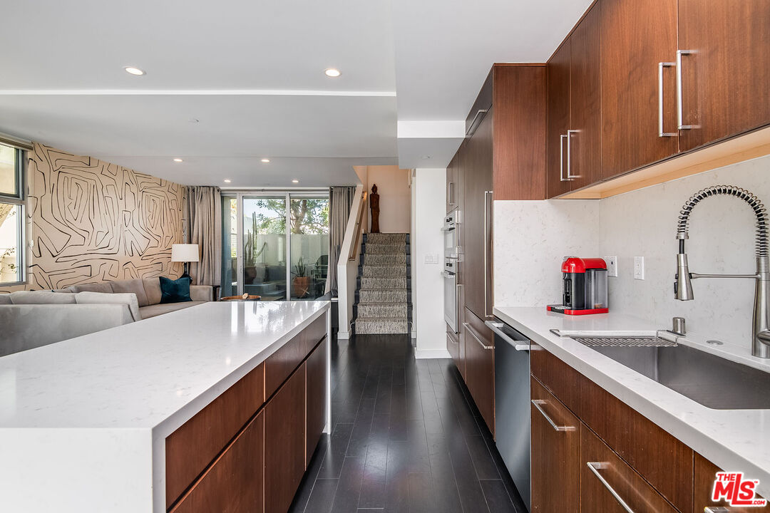 125 Pacific St Unit: 5