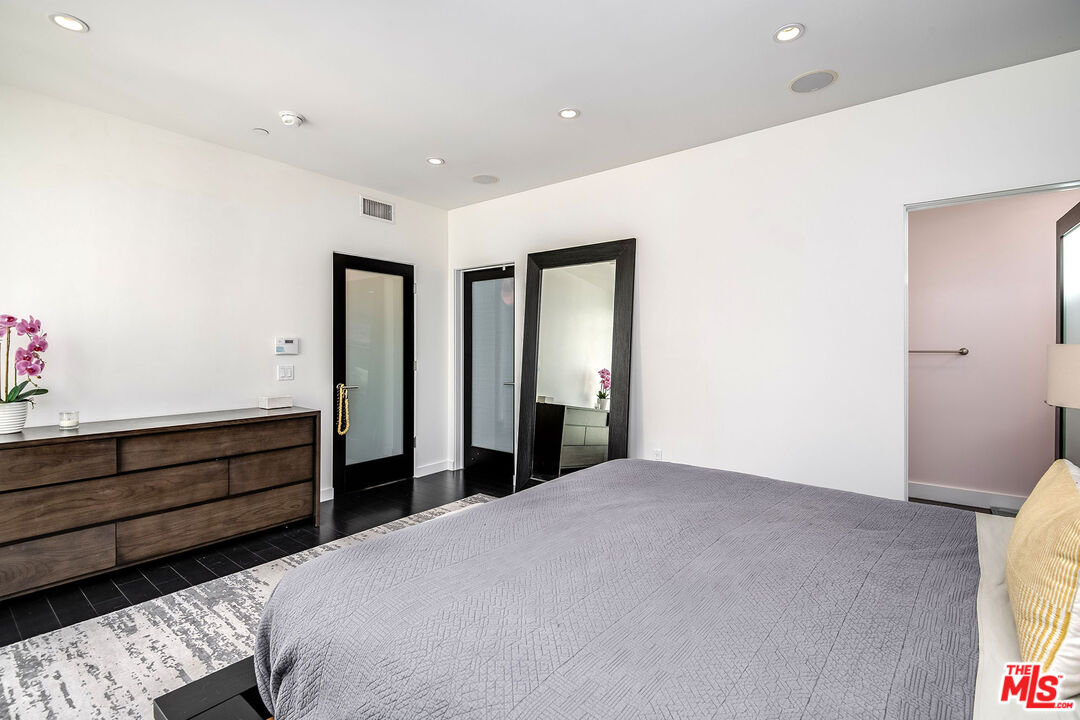 125 Pacific St Unit: 5
